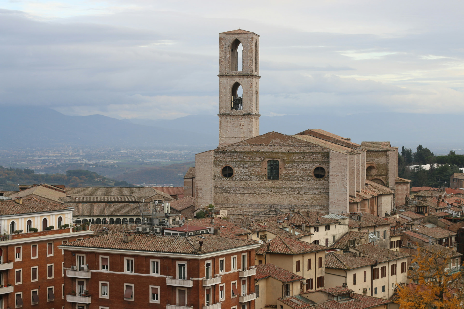 The cathedral of San Lorenzo above the rooftops of Perugia